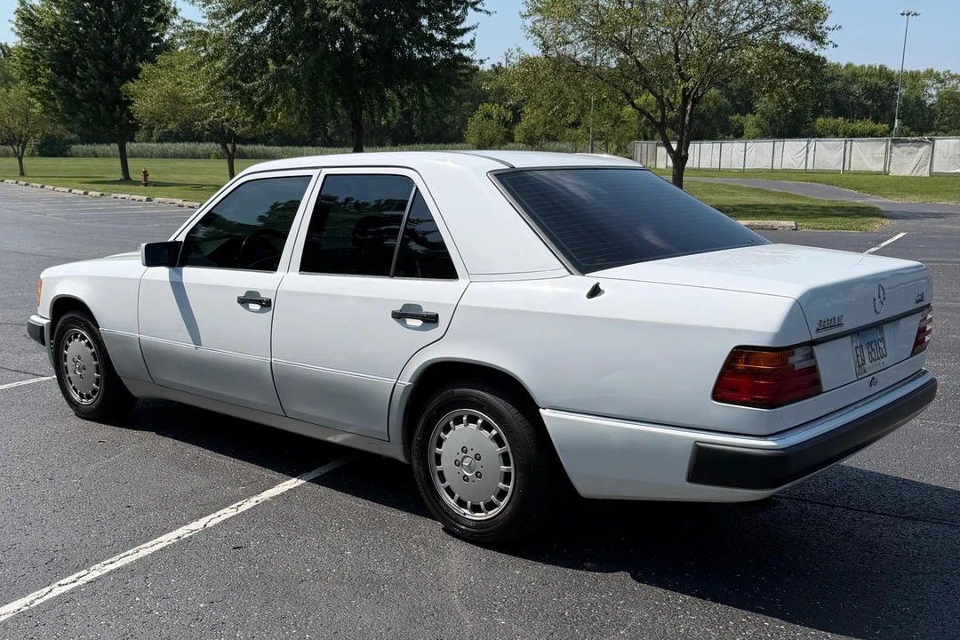 1993 Mercedes-Benz W124 E-Class - Image 4 of 31