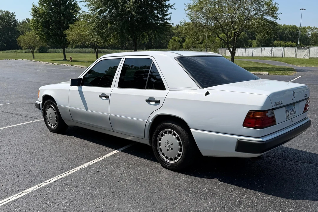 1993 Mercedes-Benz W124 E-Class - Image 8 of 31