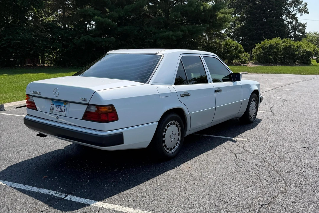 1993 Mercedes-Benz W124 E-Class - Image 10 of 31