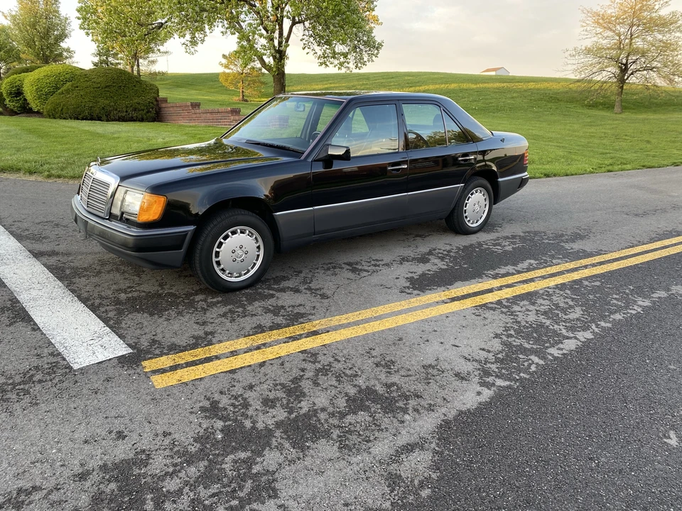 1993 Mercedes-Benz W124 E-Class - Image 2 of 31