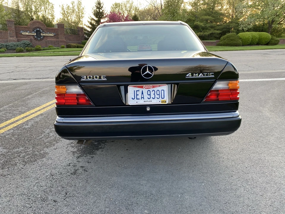 1993 Mercedes-Benz W124 E-Class - Image 10 of 31