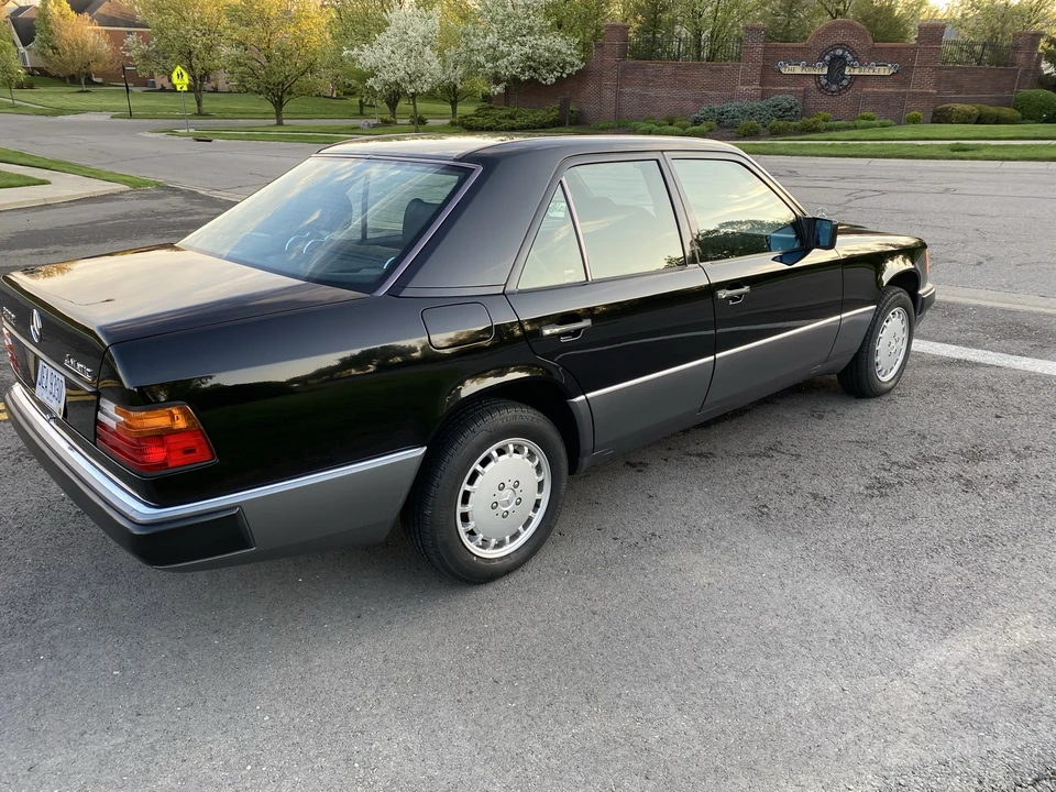 1993 Mercedes-Benz W124 E-Class - Image 11 of 31