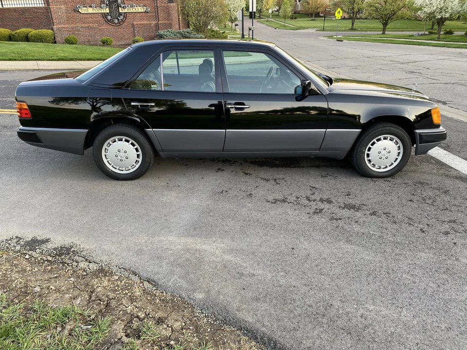 1993 Mercedes-Benz W124 E-Class - Image 13 of 31