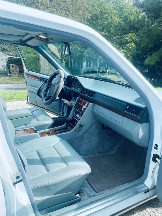 1993 Mercedes-Benz W124 E-Class - Image 2 of 13
