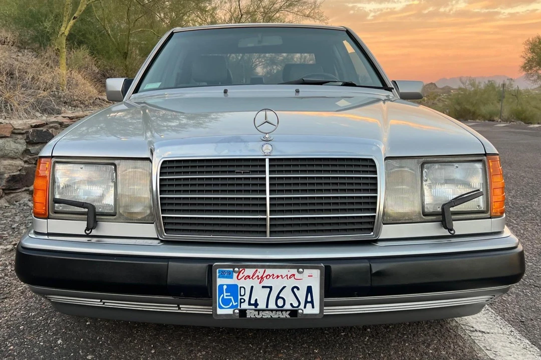 1993 Mercedes-Benz W124 E-Class - Image 2 of 31