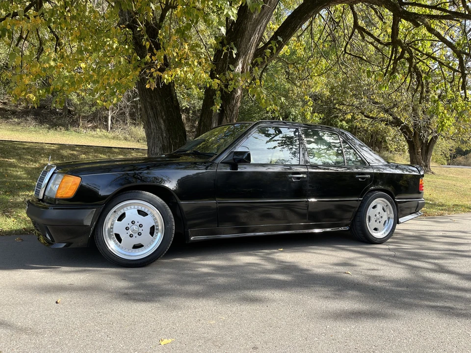 1993 Mercedes-Benz W124 E-Class - Image 2 of 31