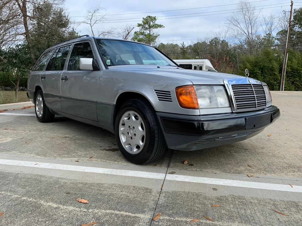 1993 Mercedes-Benz W124 E-Class - Image 2 of 31