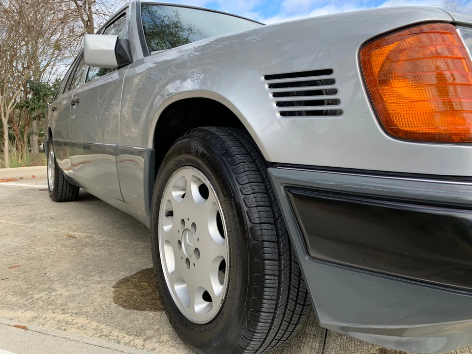 1993 Mercedes-Benz W124 E-Class - Image 9 of 31