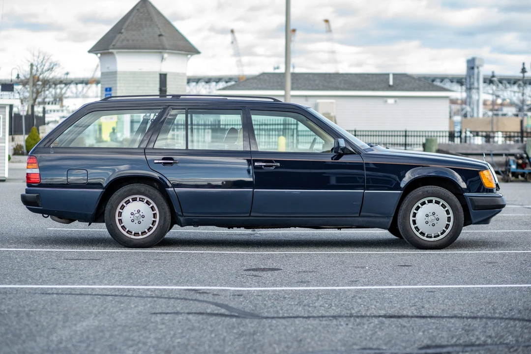 1993 Mercedes-Benz W124 E-Class - Image 9 of 31