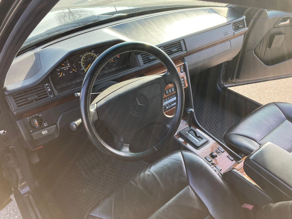 1993 Mercedes-Benz W124 E-Class - Image 29 of 31