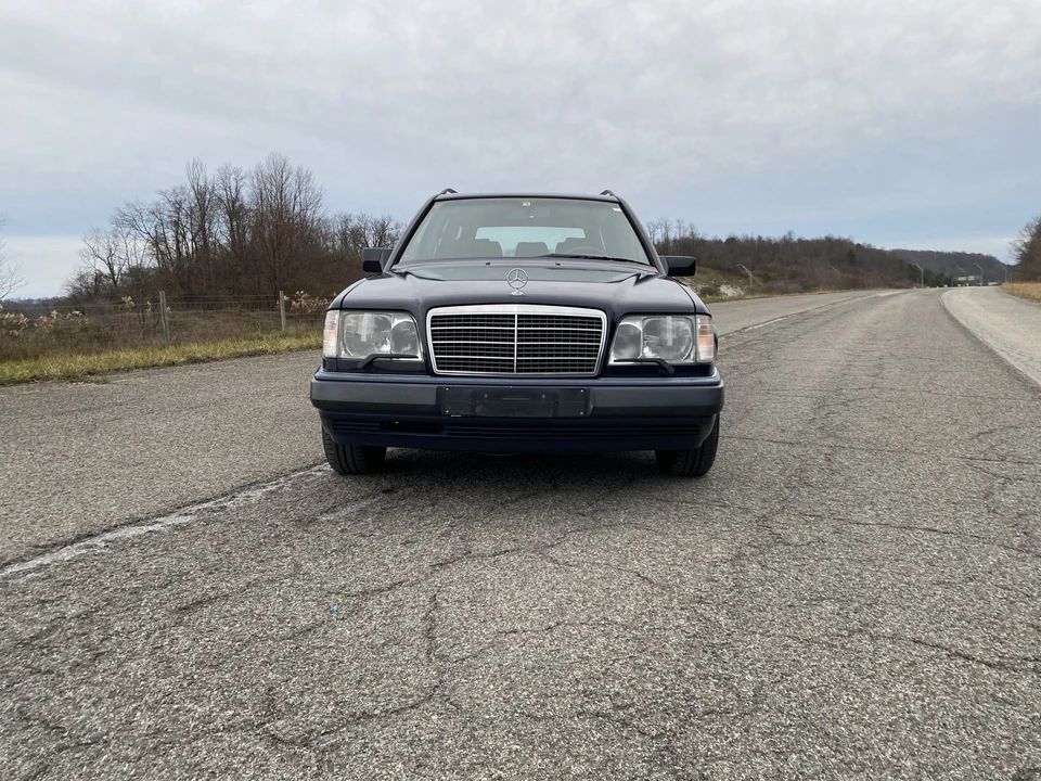 1993 Mercedes-Benz W124 E-Class - Image 2 of 31