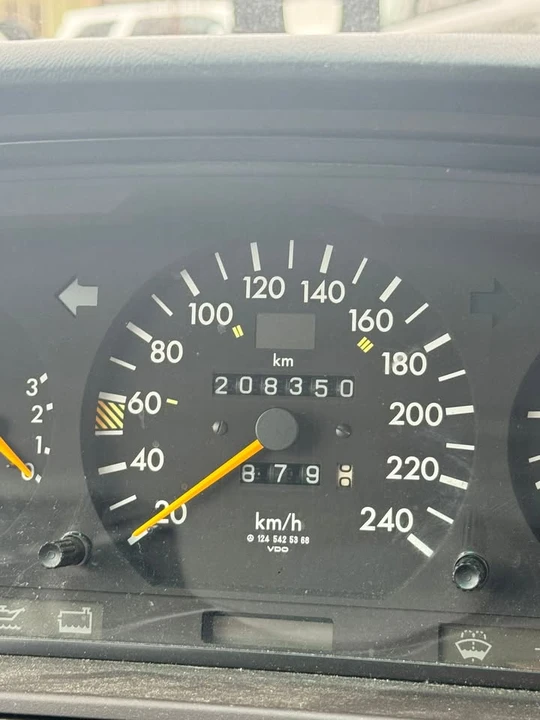 1993 Mercedes-Benz W124 E-Class - Image 2 of 14