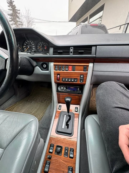 1993 Mercedes-Benz W124 E-Class - Image 11 of 14