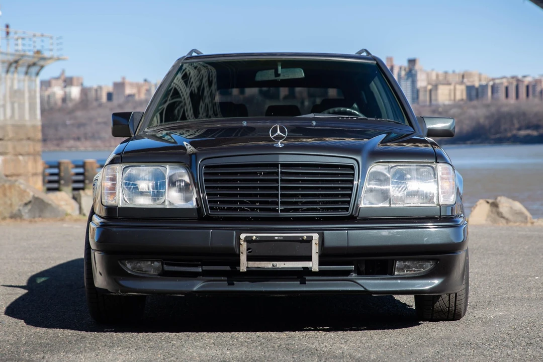 1993 Mercedes-Benz W124 E-Class - Image 2 of 31