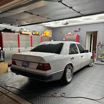 1993 Mercedes-Benz 400 E Sedan
