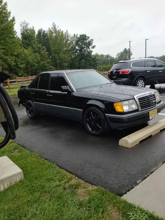 1993 Mercedes-Benz W124 E-Class - Image 2 of 20