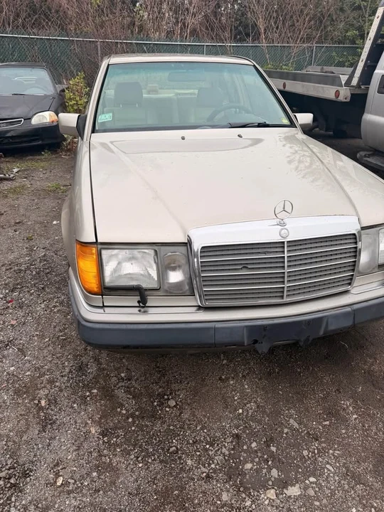 1993 Mercedes-Benz W124 E-Class - Image 2 of 11