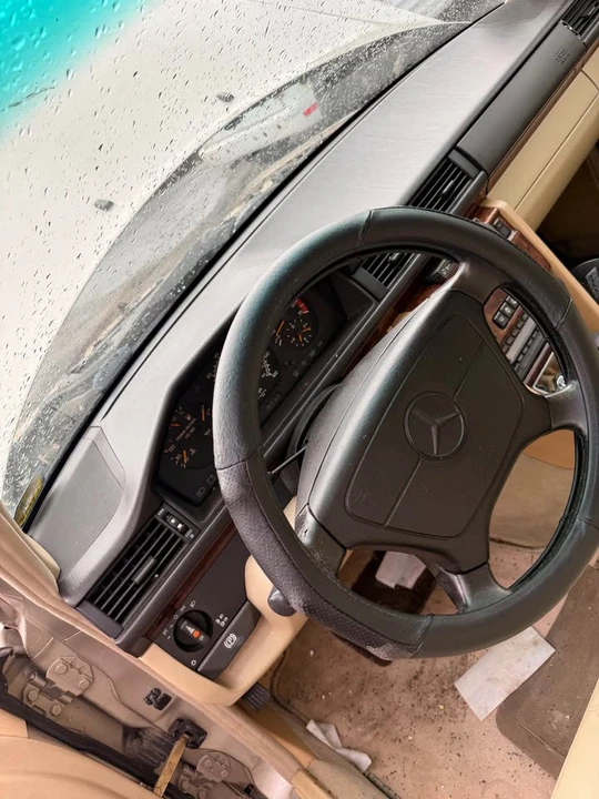 1993 Mercedes-Benz W124 E-Class - Image 10 of 11