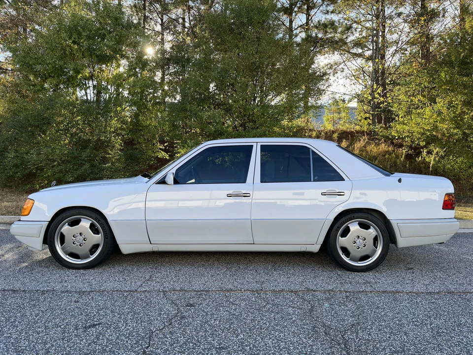 1993 Mercedes-Benz W124 E-Class - Image 9 of 31