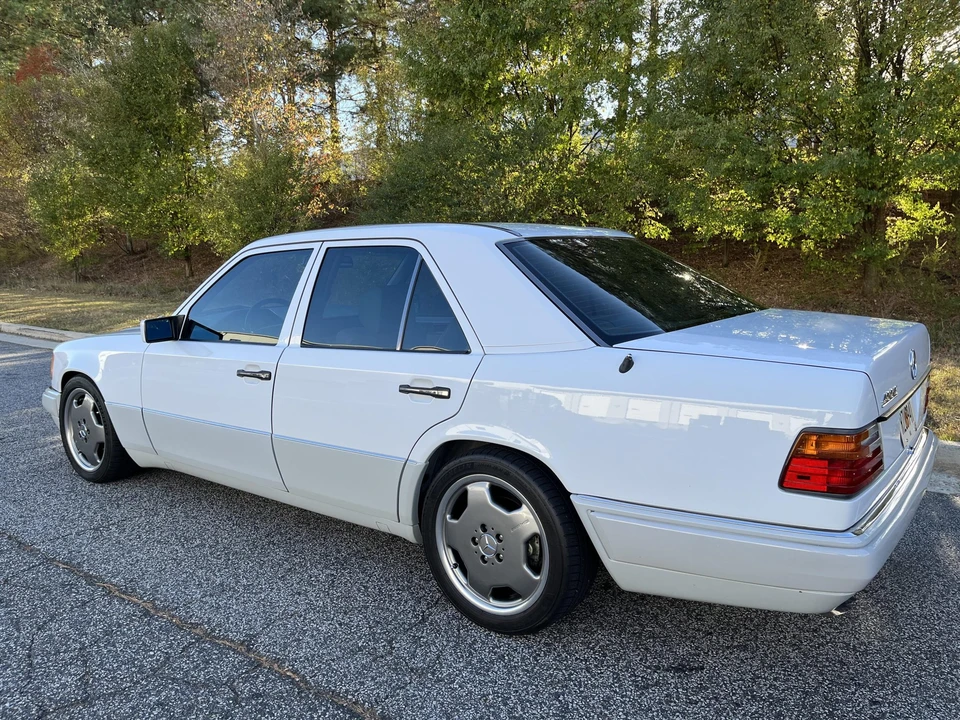 1993 Mercedes-Benz W124 E-Class - Image 10 of 31