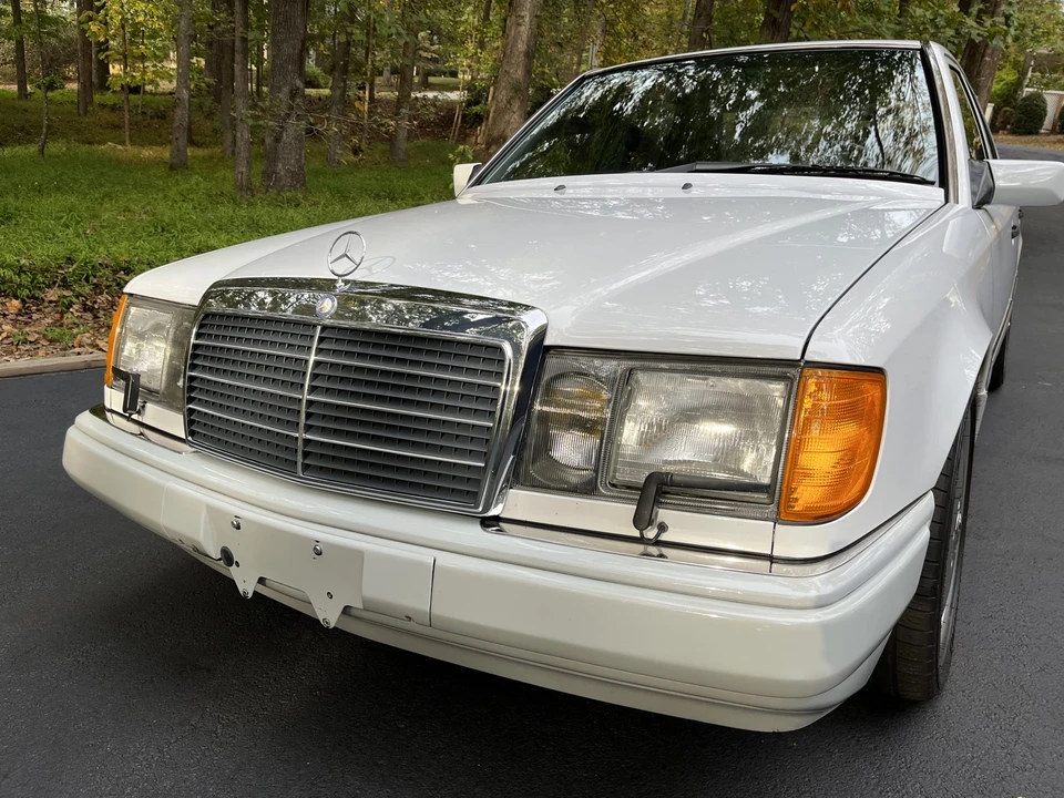1993 Mercedes-Benz W124 E-Class - Image 2 of 31