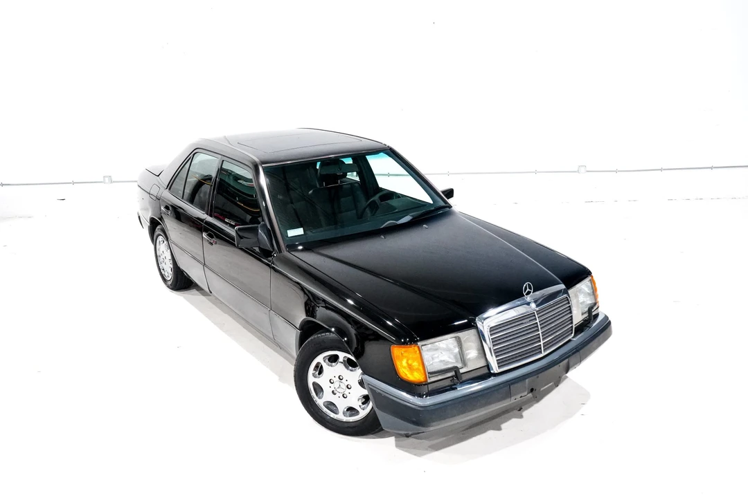 1993 Mercedes-Benz W124 E-Class - Image 2 of 31