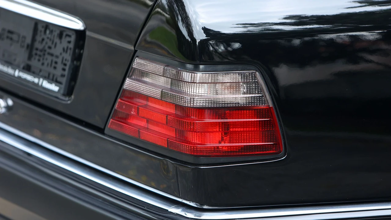 1993 Mercedes-Benz 500E & E500 - Image 17 of 31