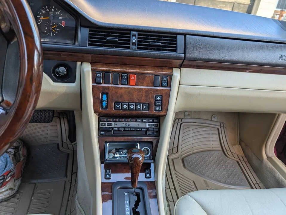 1993 Mercedes-Benz W124 E-Class - Image 15 of 24