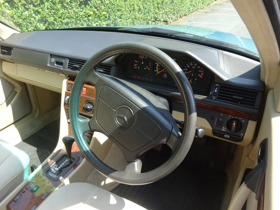 1993 Mercedes-Benz W124 E-Class - Image 22 of 30