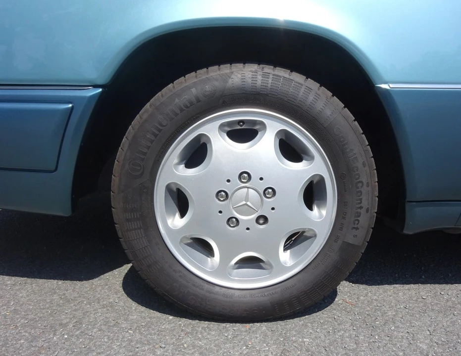1993 Mercedes-Benz W124 E-Class - Image 17 of 30