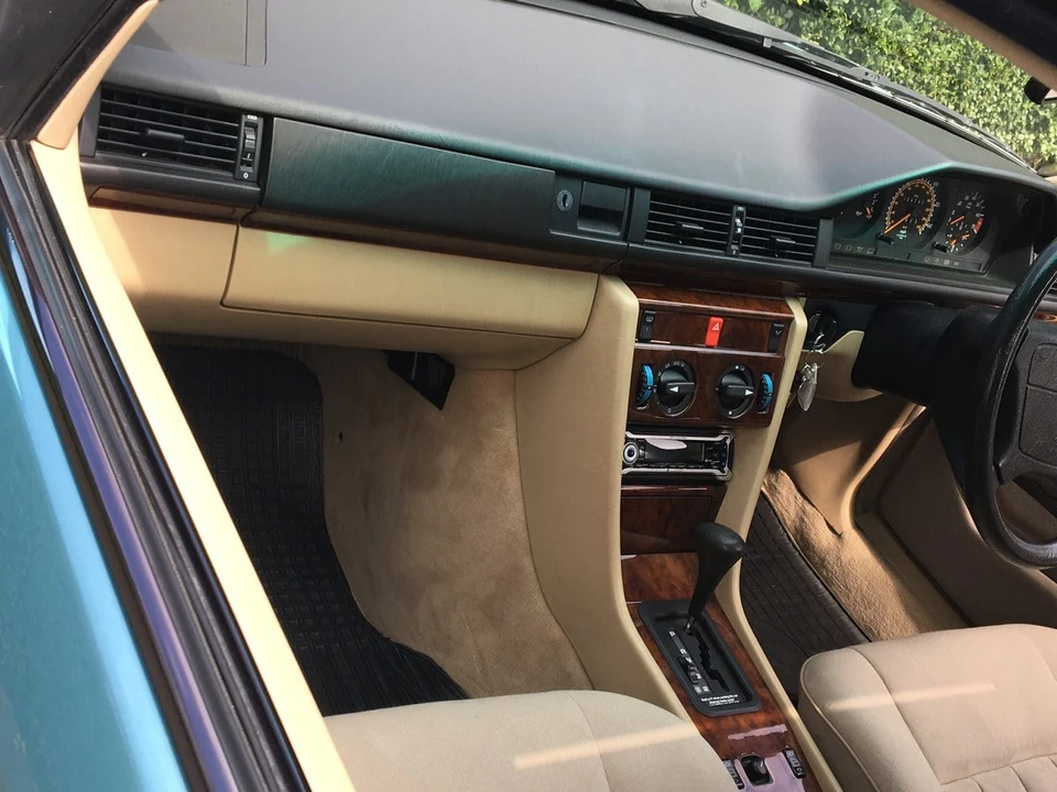 1993 Mercedes-Benz W124 E-Class - Image 23 of 30