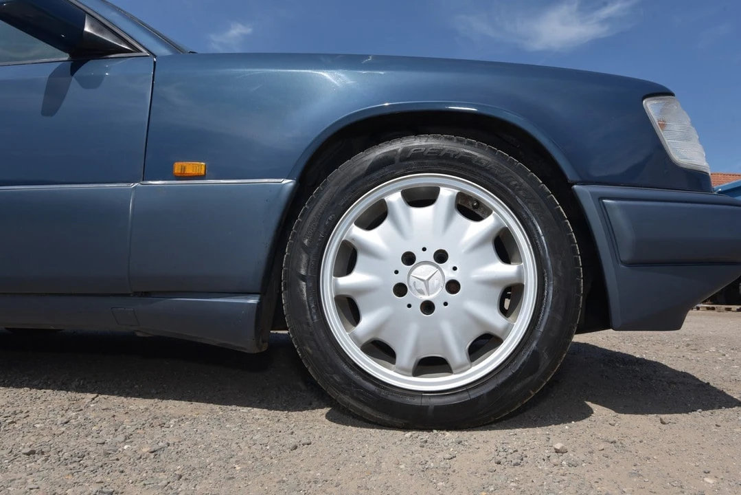 1993 Mercedes-Benz W124 E-Class - Image 22 of 30