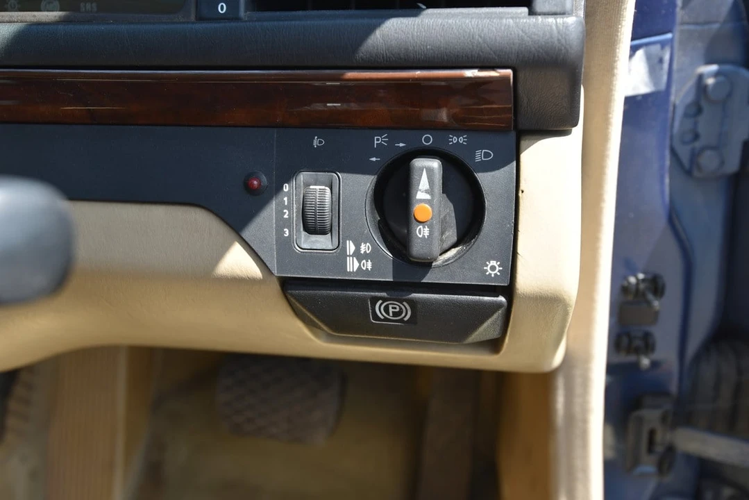 1993 Mercedes-Benz W124 E-Class - Image 27 of 30