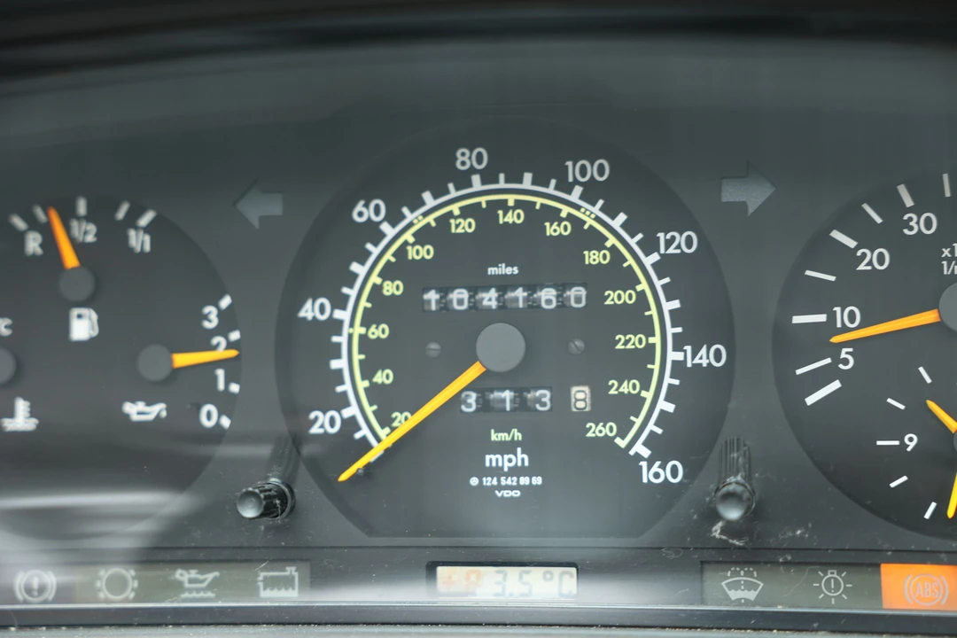 1993 Mercedes-Benz W124 E-Class - Image 8 of 28