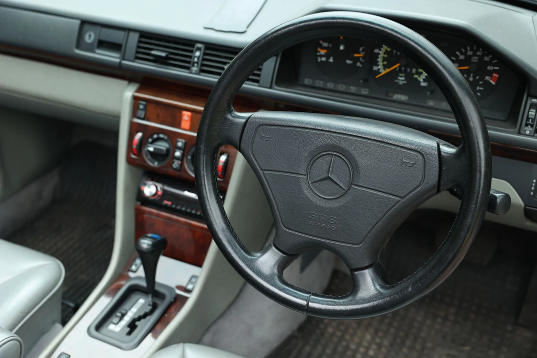 1993 Mercedes-Benz W124 E-Class - Image 9 of 28