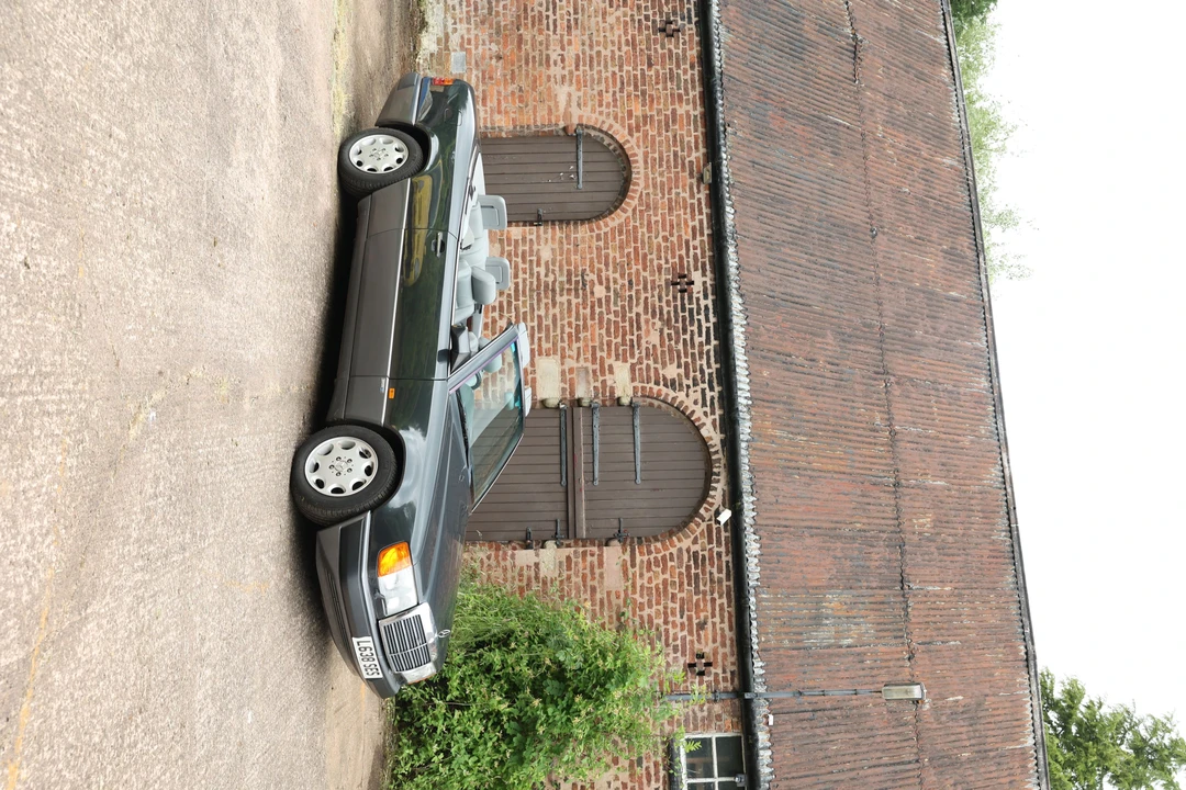 1993 Mercedes-Benz W124 E-Class - Image 2 of 28