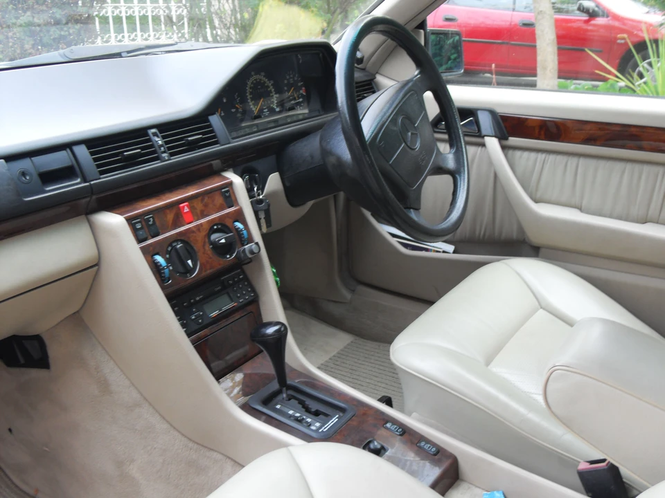 1993 Mercedes-Benz W124 E-Class - Image 2 of 4