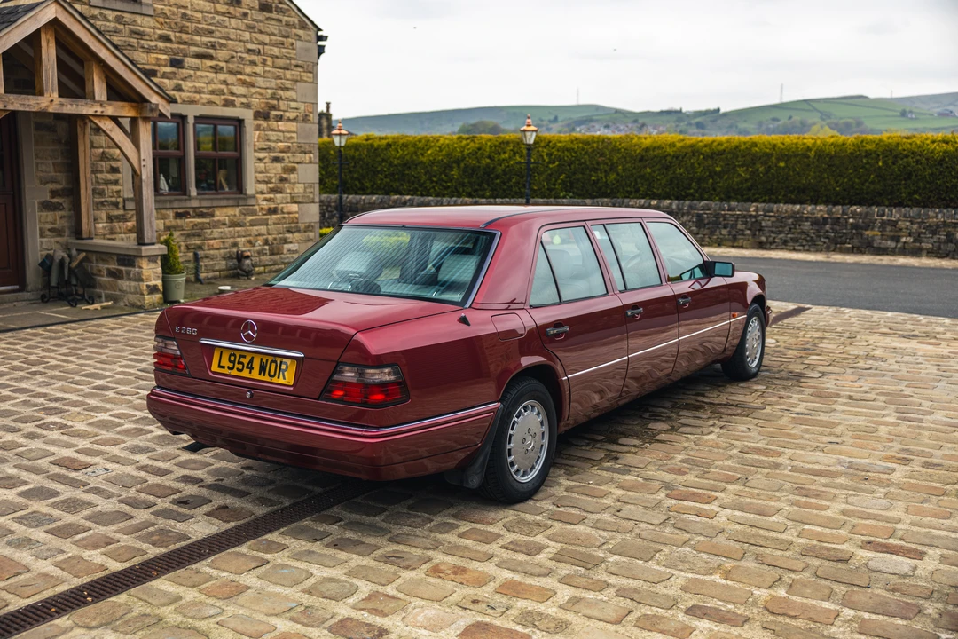 1993 Mercedes-Benz W124 E-Class - Image 14 of 31