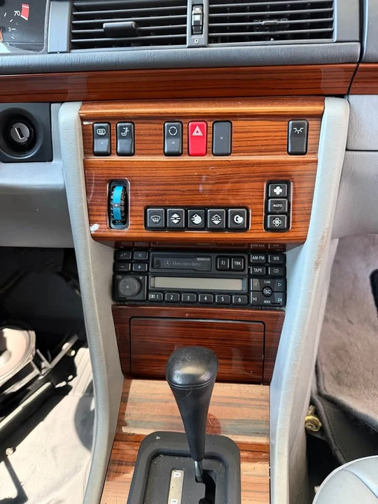 1993 Mercedes-Benz W124 E-Class - Image 14 of 17