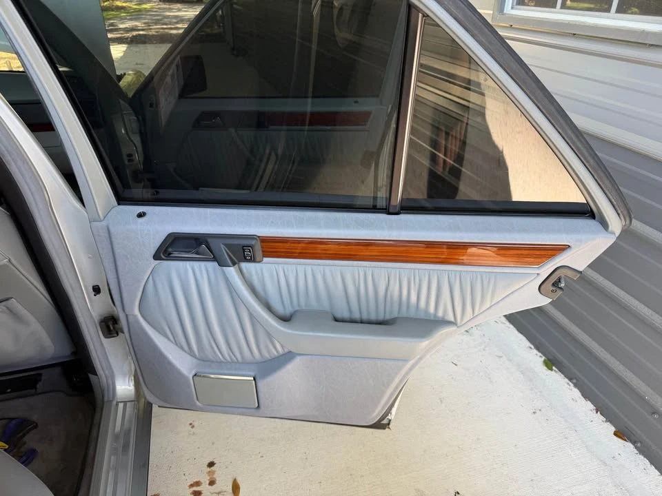 1993 Mercedes-Benz W124 E-Class - Image 15 of 17