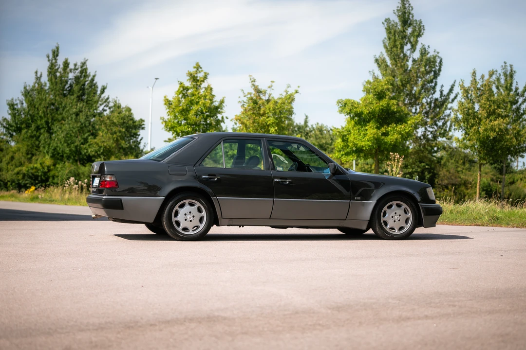1993 Mercedes-Benz W124 E-Class - Image 11 of 31
