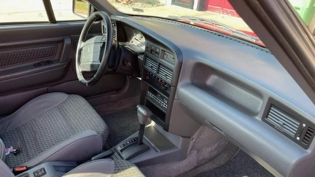 1993 Mercury Capri - Image 4 of 17