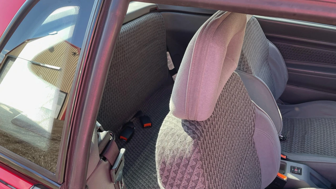 1993 Mercury Capri - Image 11 of 17