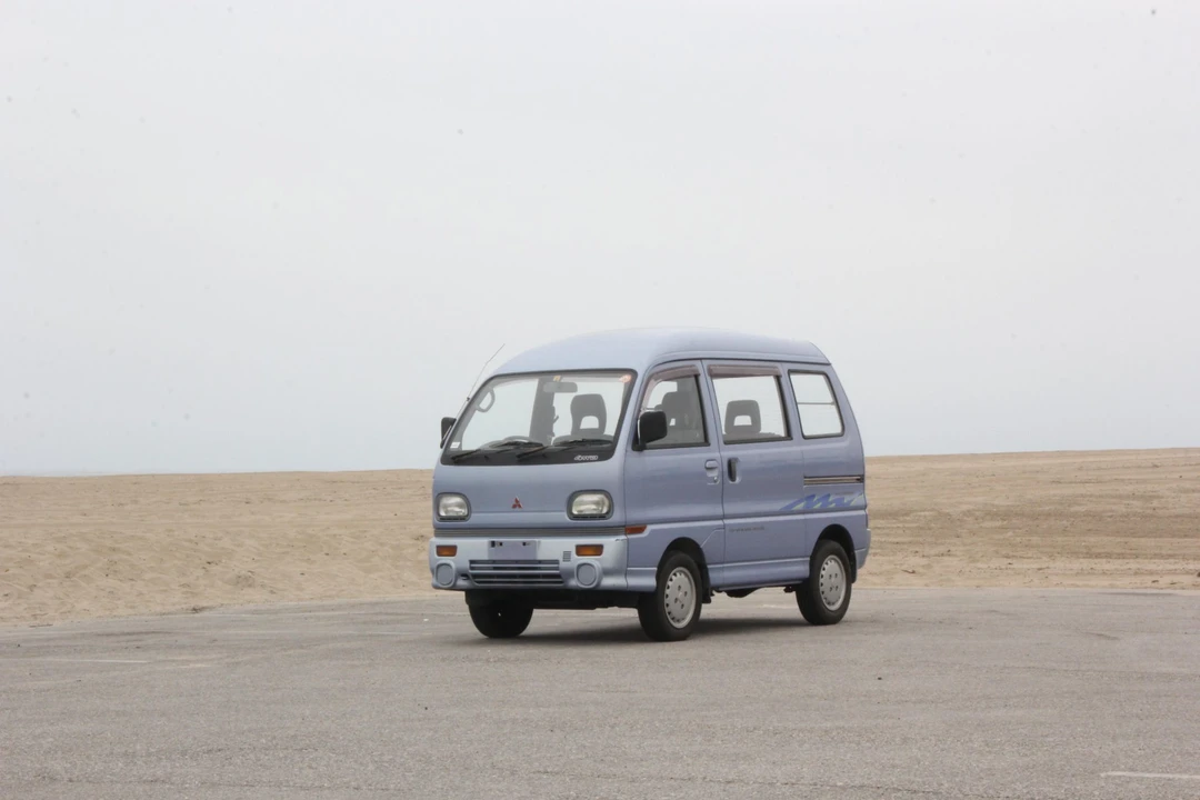 1993 Mitsubishi Minicab 5th Gen - Image 2 of 31
