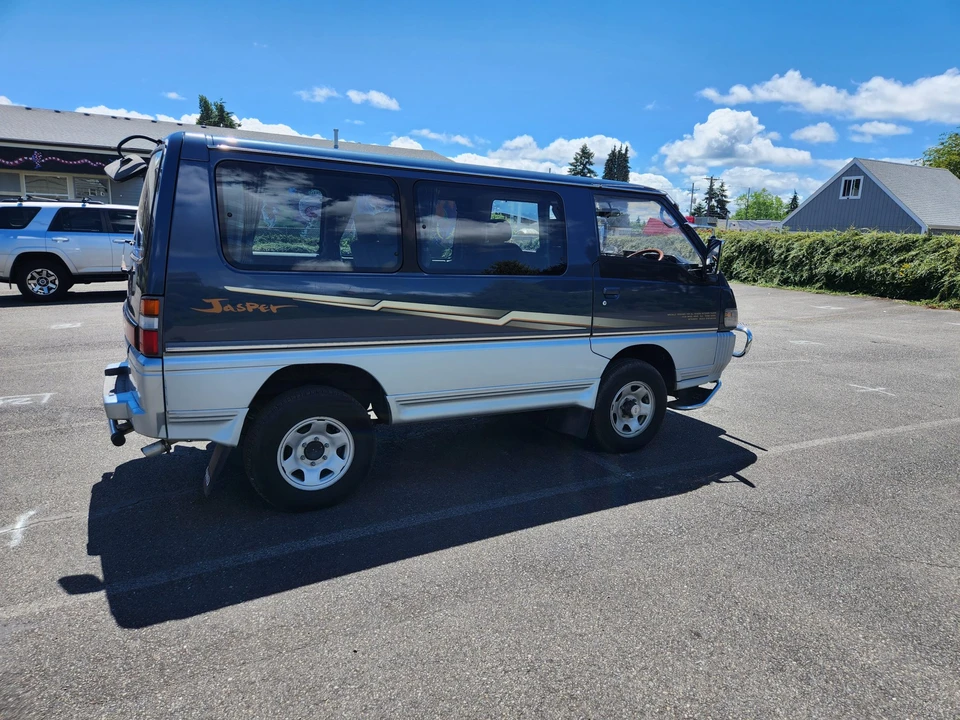 1993 Mitsubishi Delica 2nd Gen - Image 22 of 31
