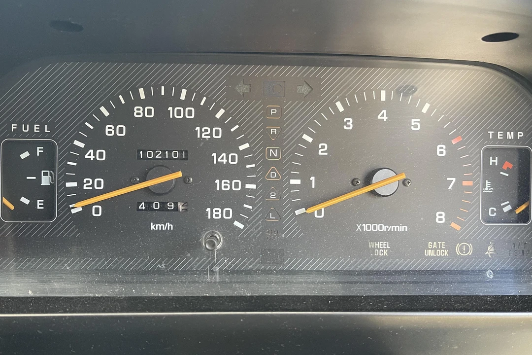 1993 Mitsubishi Delica 2nd Gen - Image 25 of 31
