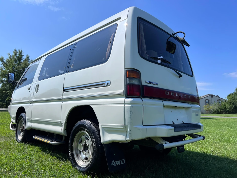 1993 Mitsubishi Delica 3rd Gen - Image 13 of 31