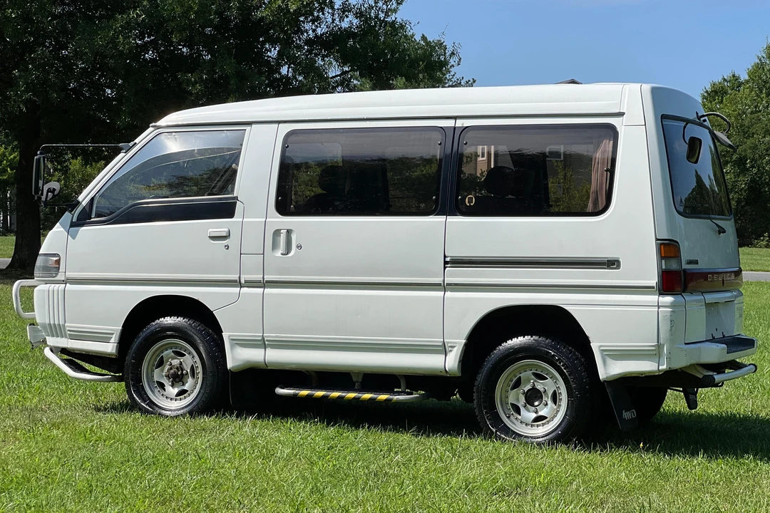 1993 Mitsubishi Delica 3rd Gen - Image 4 of 31