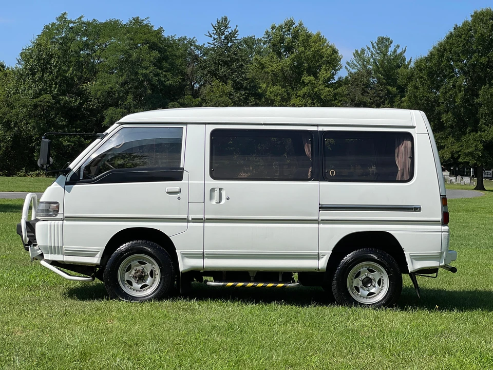 1993 Mitsubishi Delica 3rd Gen - Image 9 of 31