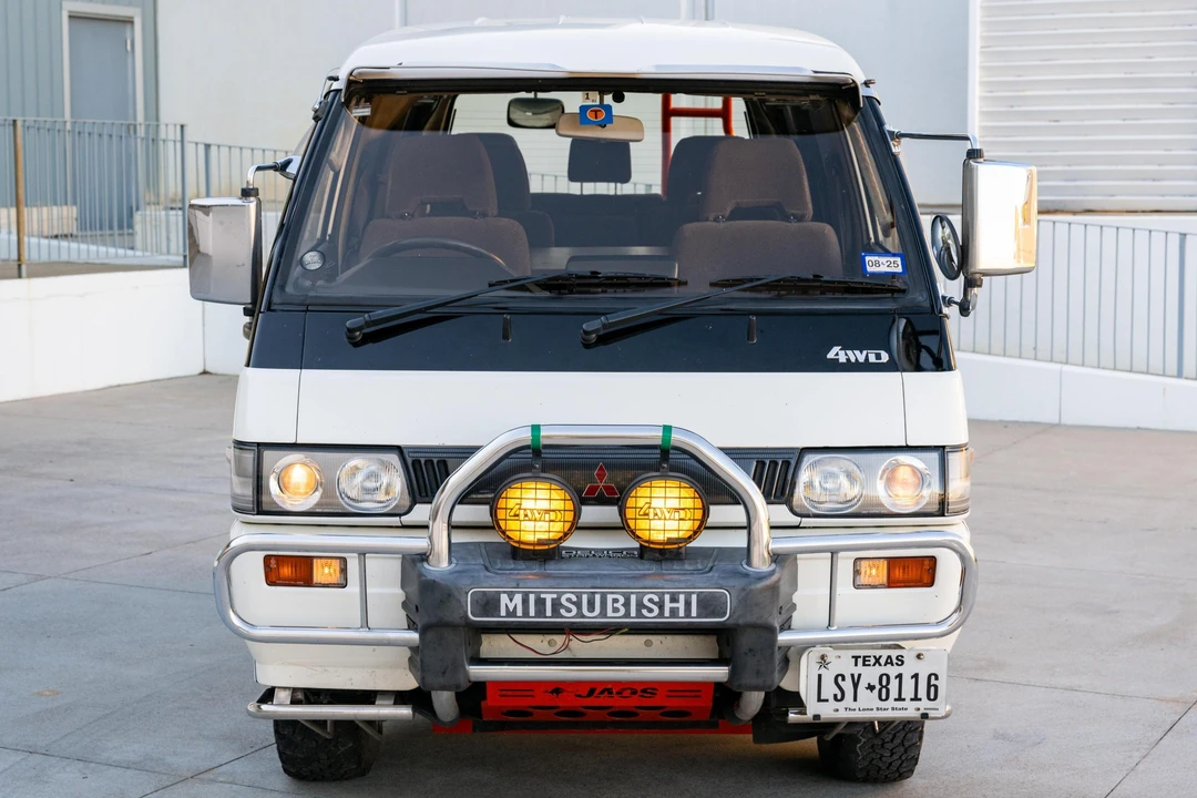 1993 Mitsubishi Delica 2nd Gen - Image 2 of 31